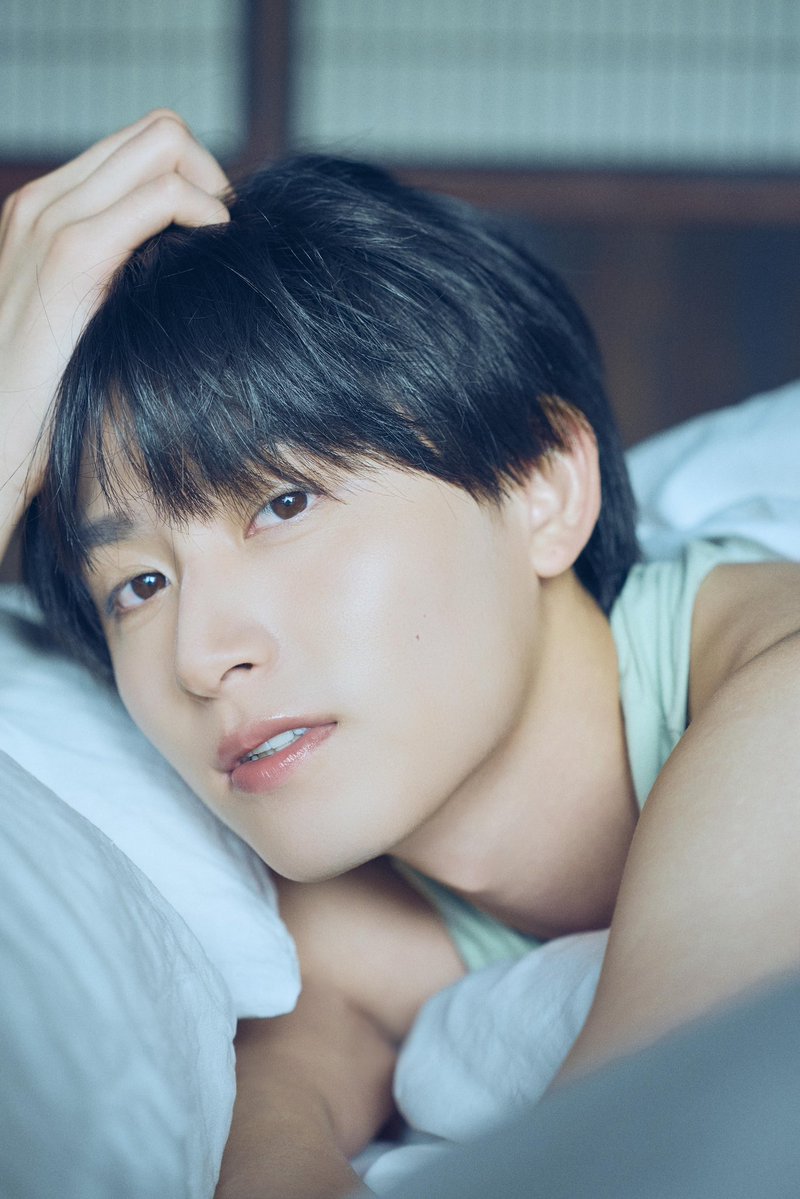 yukihayama1027's tweet photo. 「葉山侑樹 calendar 2027」 発売します‼︎

2026年に引き続き、2027年も発売することができて嬉しい限りです😌

"旅"をコンセプトに撮影しました。
2027年は是非このカレンダーと共に🗓️

発売に伴い記念イベントも行います！
皆さんにお会いできるのを楽しみにしています🌱 https://t.co/4Y11MjMnld