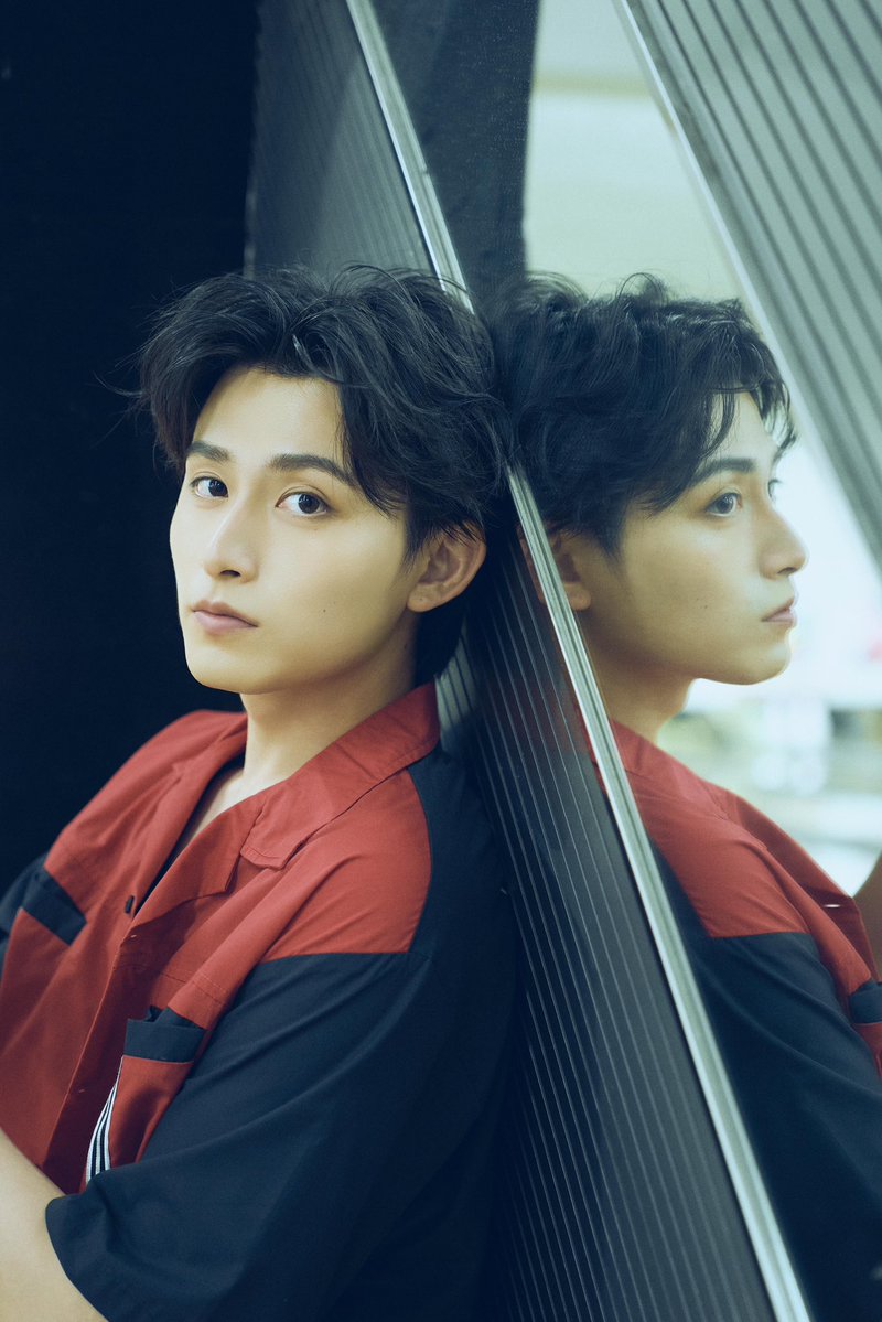 yukihayama1027's tweet photo. 「葉山侑樹 calendar 2027」 発売します‼︎

2026年に引き続き、2027年も発売することができて嬉しい限りです😌

"旅"をコンセプトに撮影しました。
2027年は是非このカレンダーと共に🗓️

発売に伴い記念イベントも行います！
皆さんにお会いできるのを楽しみにしています🌱 https://t.co/4Y11MjMnld