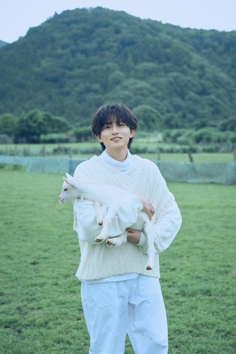 yukihayama1027's tweet photo. 「葉山侑樹 calendar 2027」 発売します‼︎

2026年に引き続き、2027年も発売することができて嬉しい限りです😌

"旅"をコンセプトに撮影しました。
2027年は是非このカレンダーと共に🗓️

発売に伴い記念イベントも行います！
皆さんにお会いできるのを楽しみにしています🌱 https://t.co/4Y11MjMnld