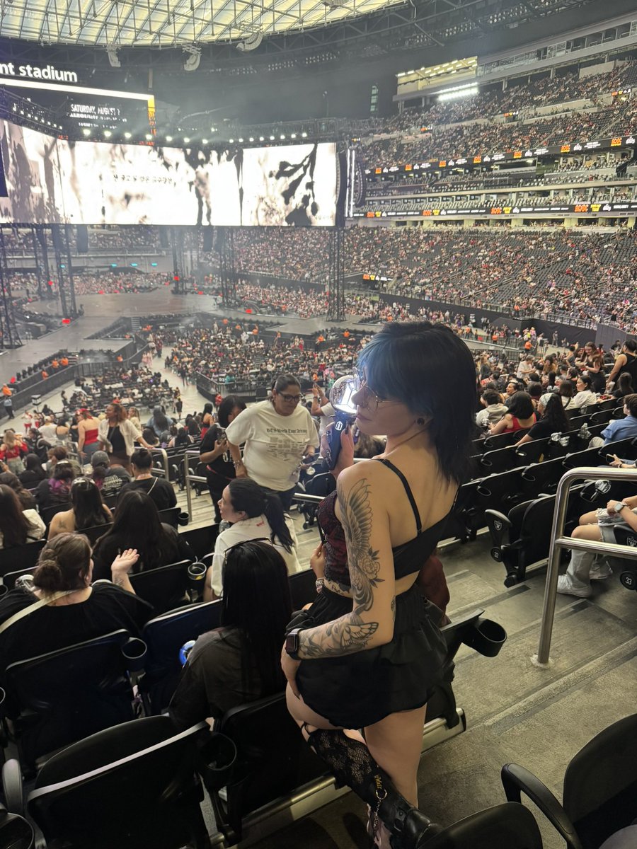 maddescape's tweet photo. Idk what that girls talking ab… https://t.co/SNPCmHPjdX