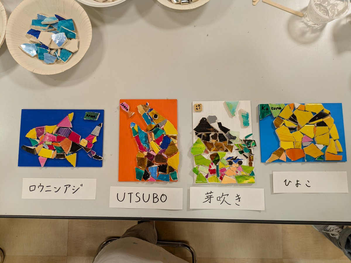 itochin58's tweet photo. 岡山高島屋でのモザイク画ワークショップも今日が最終日😉
今年のみんなで作ろうコーナーのテーマは花火🎇🎆

岡山で唯一の打ち上げ花火の会社、森上煙火工業所さんが、こころよくコラボしてくださったので花火師になれる衣装、花火玉の模型などもあり賑やかでした。
森上煙火工業所さんに感謝です😊 https://t.co/affQSiPwx9