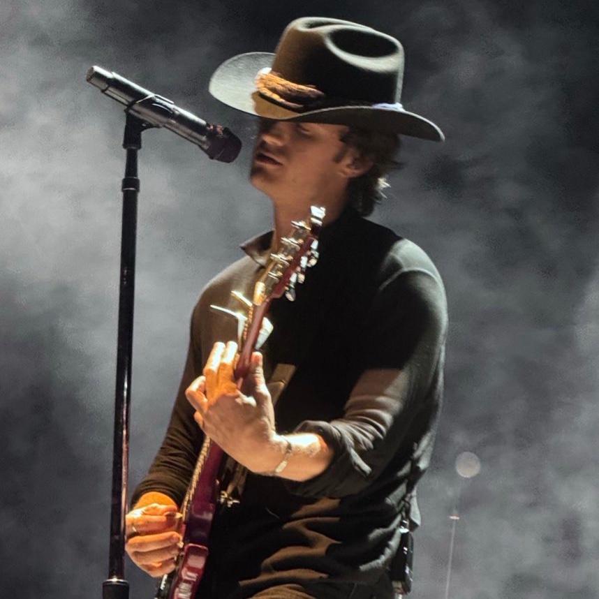 DJOLLANOV's tweet photo. the hottest thing anyone could ever do is be joe keery in a cowboy hat https://t.co/G9MUEaZROP