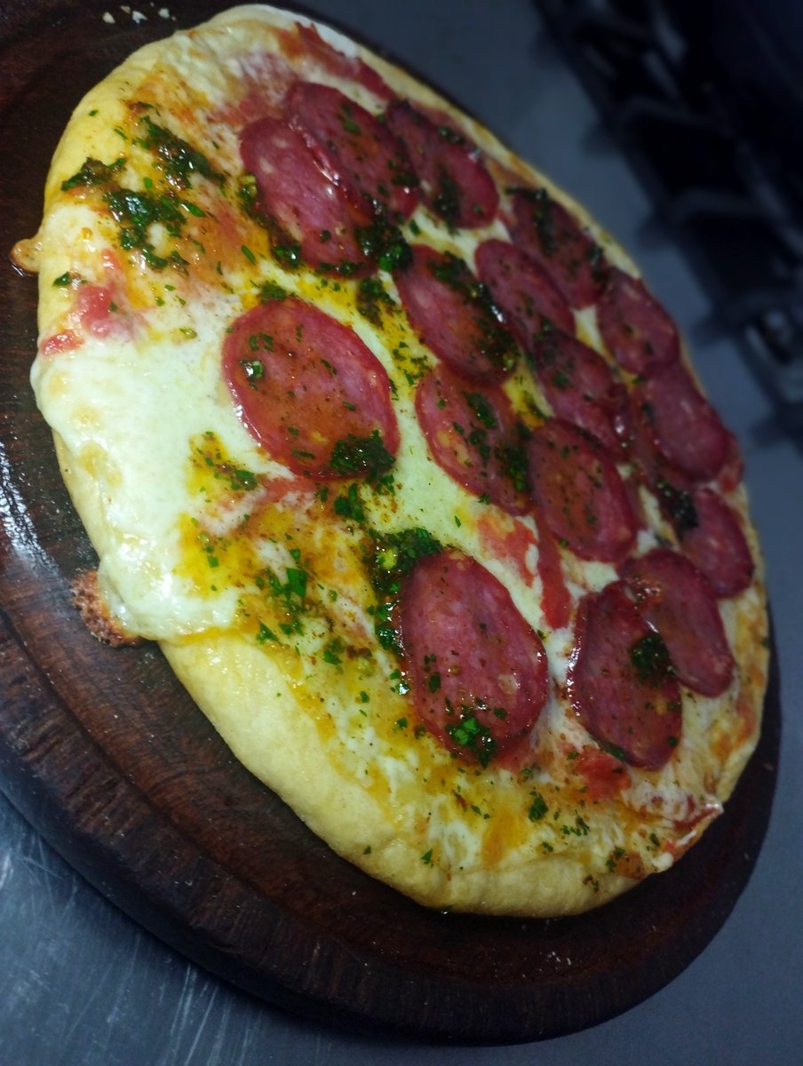 ChefHerDeLuca's tweet photo. Anti Lunes pizzero. https://t.co/Ed8fAVqlGo
