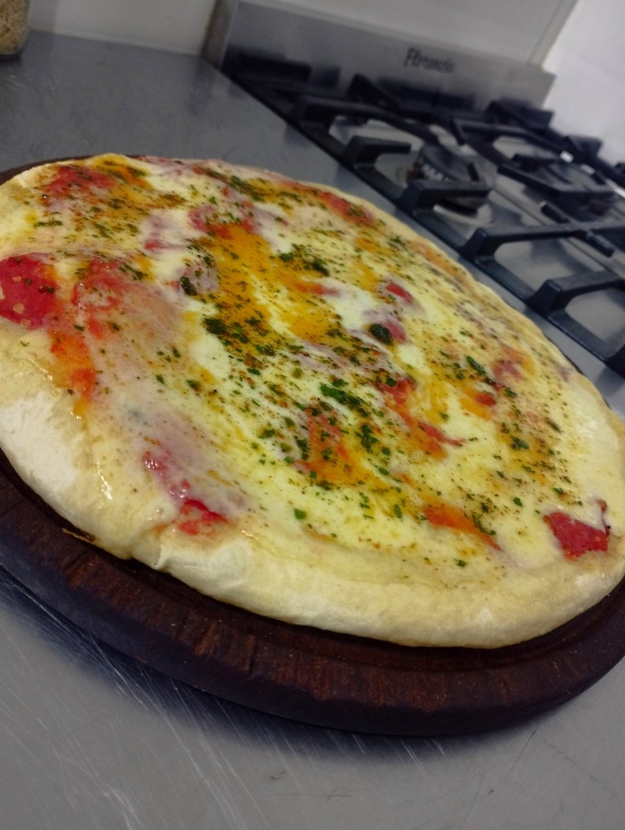 ChefHerDeLuca's tweet photo. Anti Lunes pizzero. https://t.co/Ed8fAVqlGo