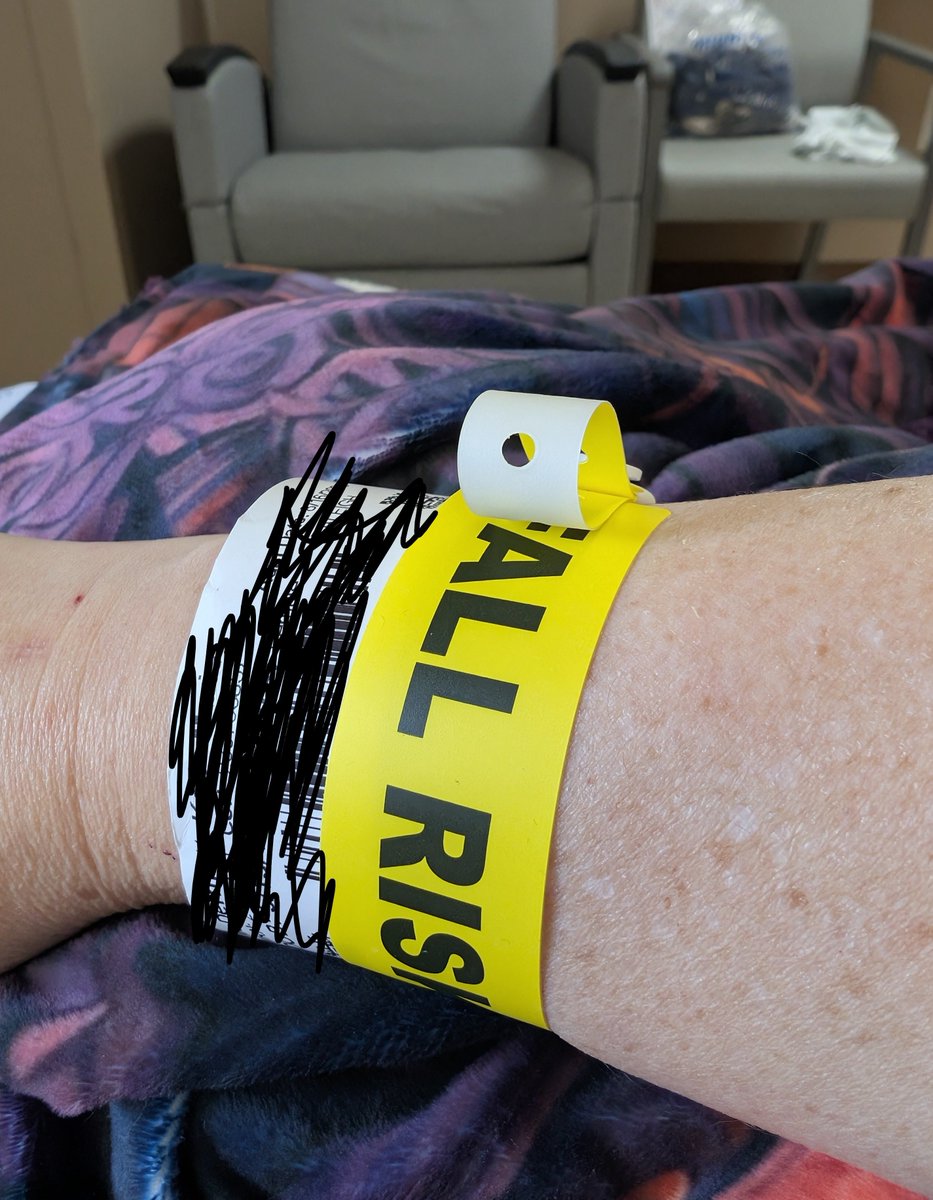 KatMcD82's tweet photo. Well this weekend was eventful. Went to ER for back/leg pain, loss of mobility, and strength in the leg.. Kinda scary. Well guess it was bad enough to  admit me and have surgery in the am. Surgery seems to have went well, not sure how long I will need to be admitted. I need my 💻 https://t.co/YNOszpT0qv