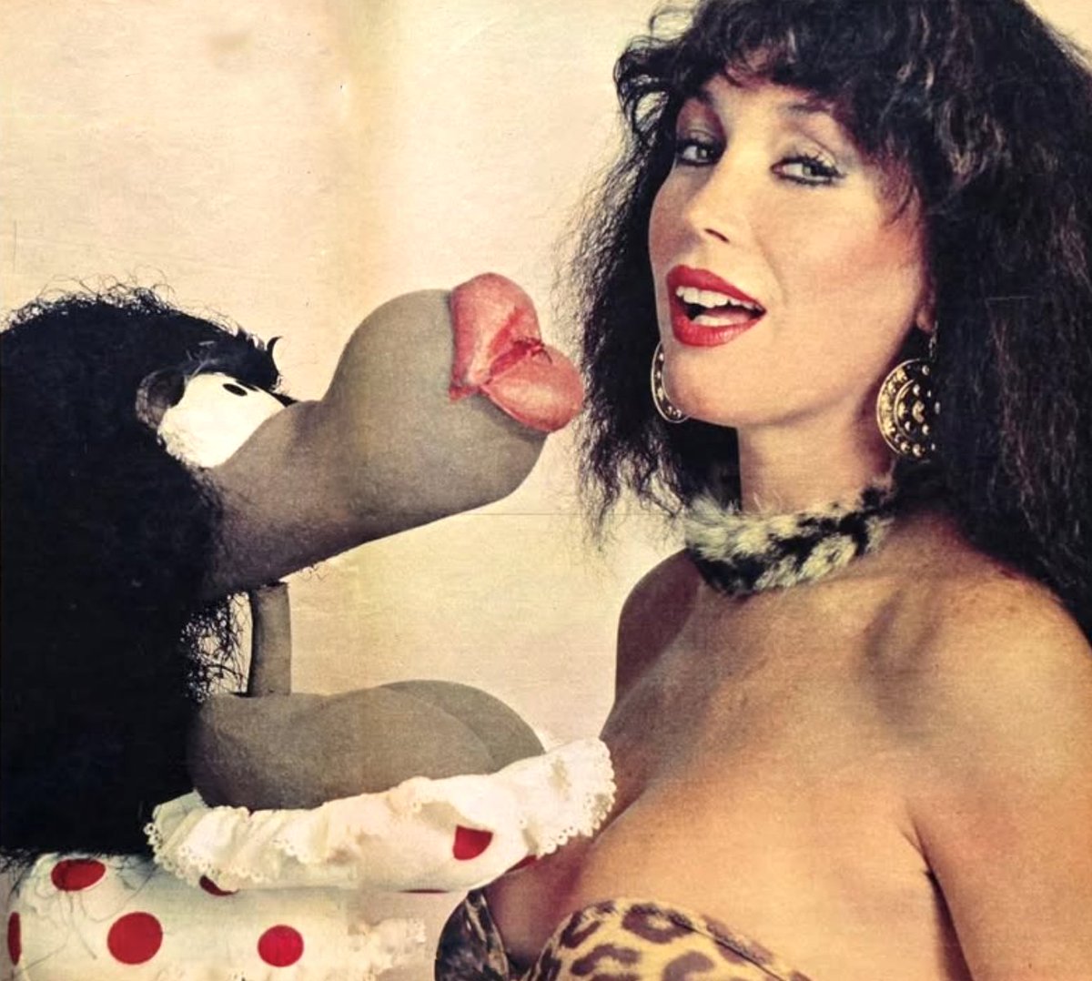 resistearchivo's tweet photo. Tetanic featuring La Mulatona y Moria Casán. https://t.co/X352RaPGUu
