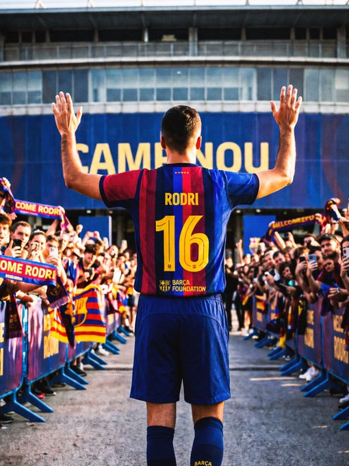 CityzensIDN's tweet photo. Padahal Real Madrid telah menyediakan nomor punggung 16 buat Rodri. Ternyata malah ke Barcelona. 😹 https://t.co/g8gtGwm3N7