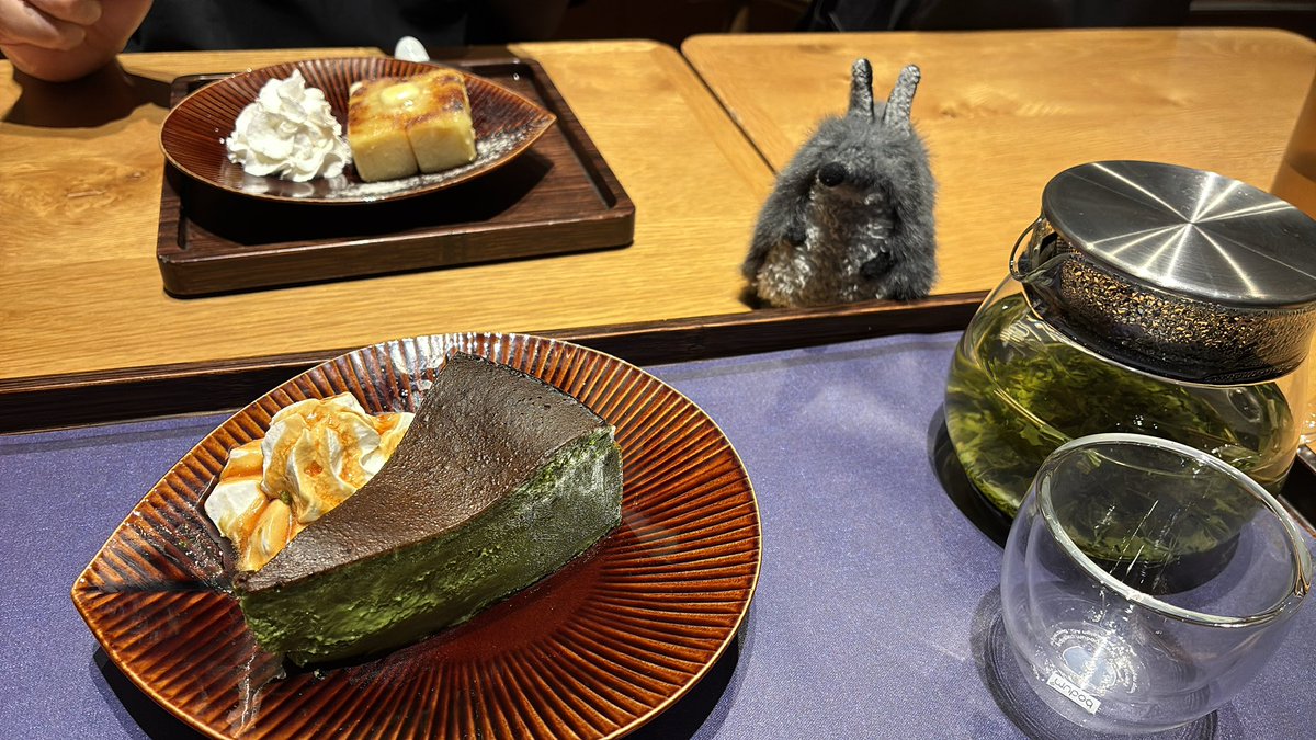gomashiro_ito's tweet photo. 抹茶ケーキを食べる時に無言の圧を感じます笑

#ぬい活 #Tsumugi https://t.co/xYTQMj4AH5