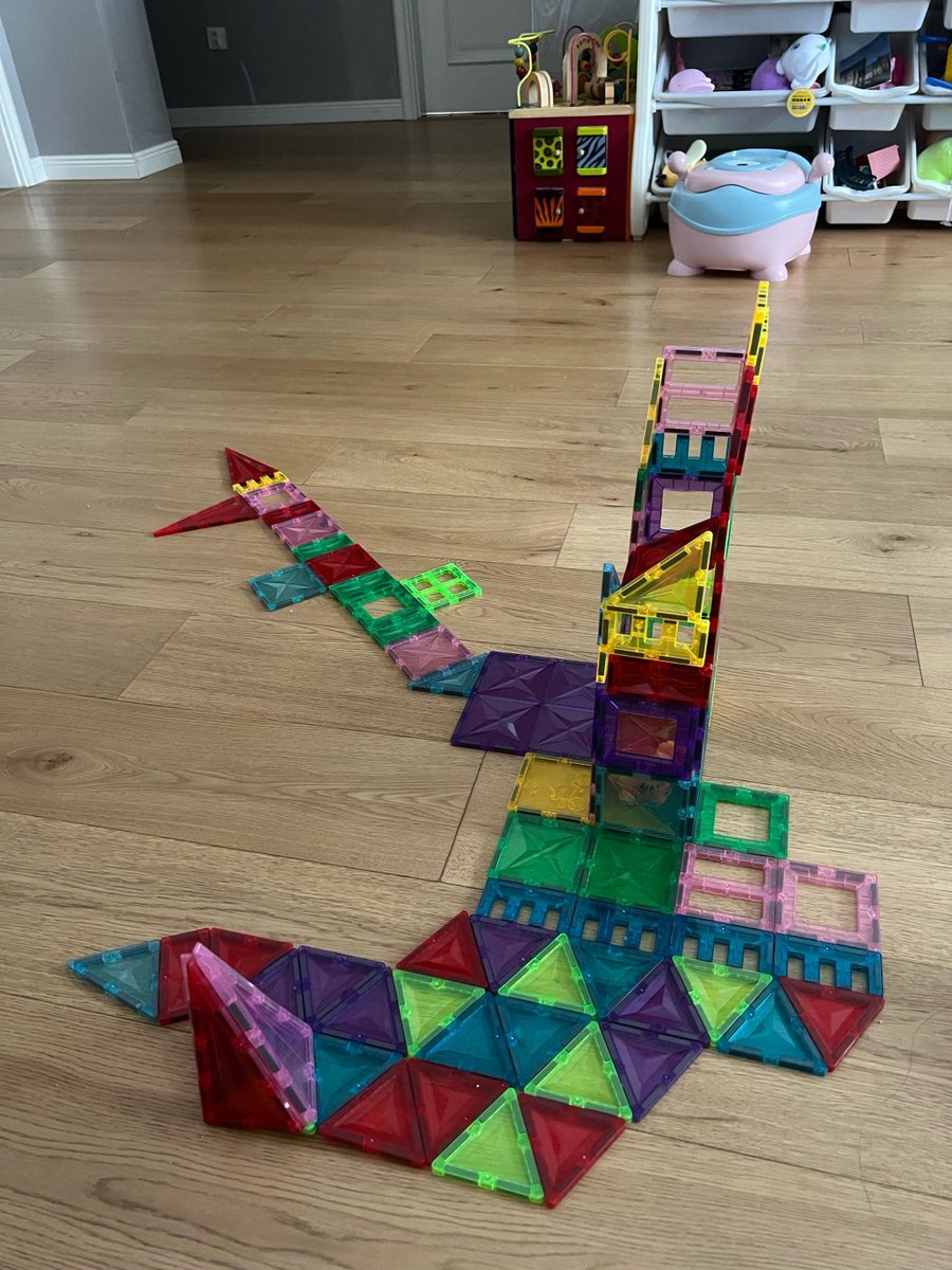 Yvonnet67014291's tweet photo. [Today’s little joy: building a block castle with my 5-year-old who insisted on adding a "secret dragon tower" at the top. Messy floors = best memories ]， https://t.co/Ivbu4jrM6I