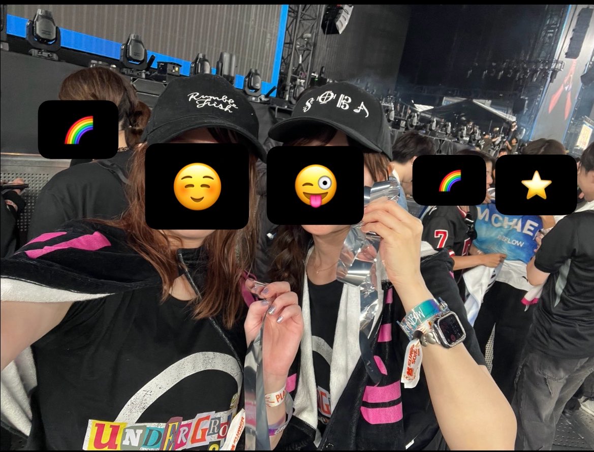 Caffemoha202's tweet photo. サマソニ東京行ってきたー‼︎
こんな前で見れてしまった幸せ♡
今年もドロスのグッズが使えました😜🥤
#summersonic #サマソニ https://t.co/ENGFonzpWA