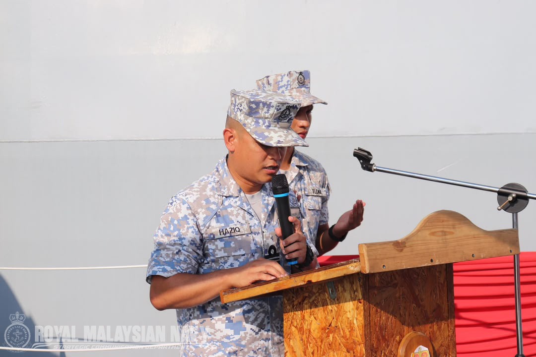NavySDK's tweet photo. 17 Ogos 2026, Kota Kinabalu - Majlis Kenaikan Pangkat Leftenan Muhammad Haziq bin Azhar TLDM ke pangkat Leftenan Komander TLDM telah disempurnakan oleh YBhg. Laksamana Muda Haji Jamaludin bin Haji Sairi, Panglima Wilayah Laut 2.
#NavyUpdate
https://t.co/H7mHbgzugD https://t.co/2X1up8nsbx