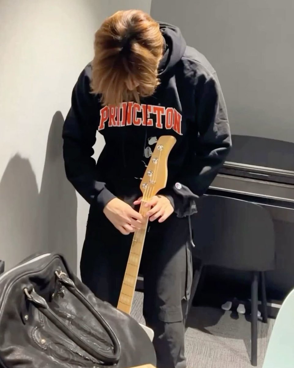 asbaguette's tweet photo. 3 มหาวิทยาลัยในฝันของแอนตัน 🎓⭐️

1. มหาวิทยาลัย newyork 
2. มหาวิทยาลัย princeton 
3. มหาวิทยาลัย columbia 

ถ้าเป็นนักศึกษาก็คงเรียนคณะดนตรี เท่มากจัง ㅠㅠ https://t.co/0kS3Ri6Ny6