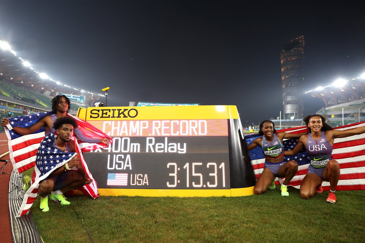 WorldAthletics's tweet photo. Gold at home 🥇

Team USA runs the fastest U20 mixed 4x400m ever to win gold in 3:15.31 🔥

🥈 Czechia 🇨🇿 3:18.16
🥉 Australia 🇦🇺 3:18.45

#WorldAthleticsU20 https://t.co/e54ENhjnsv