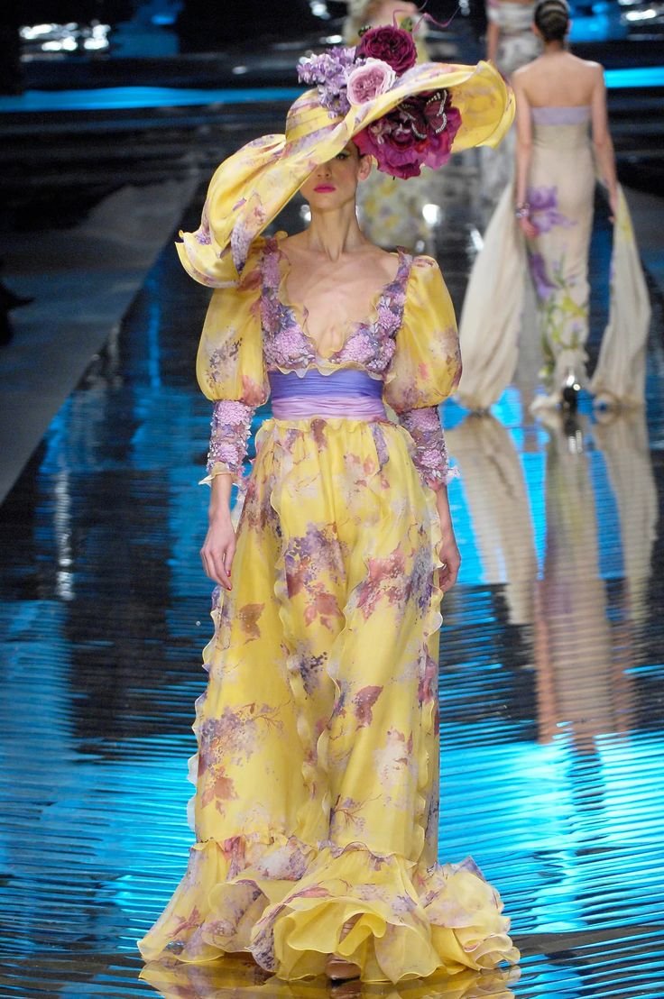 ___chitrogolpo's tweet photo. Valentino SS 2008 Couture https://t.co/VtTvXGNVZd