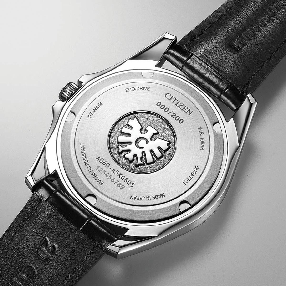 hpauthentic's tweet photo. #TheCitizen Eco-Drive Hand-dyed Indigo Washi Paper Dial (Tosa washi) Limited Edition AQ4090-08A #AQ409008A 🇯🇵🇯🇵🇯🇵
Mẫu đồng hồ được giới hạn sản xuất chỉ 200 chiếc trên toàn cầu, ra mắt nhân dịp kỷ niệm 50 năm công nghệ Eco-Drive. Một tuyệt tác kết hợp giữa nghệ thuật thủ công Nhật Bản và công nghệ hiện đại. Mặt số Tosa Washi được nhuộm chàm thủ công (Shibori), tạo nên những h��a tiết tựa làn sương mờ, mỗi chiếc đều mang một hoa văn độc nhất.