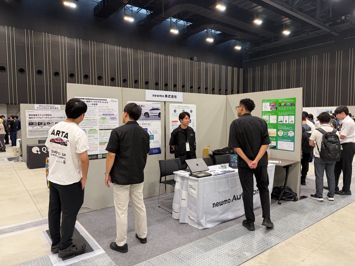 newmotech's tweet photo. #MIRU2026 ブース出展しております。

本日最終日も多くの方々にブースへ訪れて頂いています。
お話を聞いて頂いた方々、ありがとうございます！

まだいらっしゃっていない方も、残りのお時間でぜひお話を聴きにいらしてください。
自動運転タクシー開発やGENIACでの取り組みの話等をさせていただきます🚕