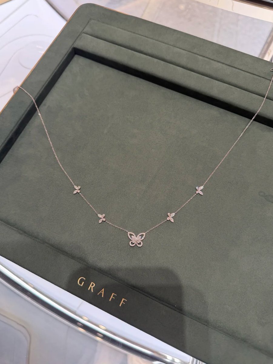 hedgehog_ilvu's tweet photo. Who was so lucky to buy the last Graff butterfly necklace? https://t.co/kNZJwUuOAa