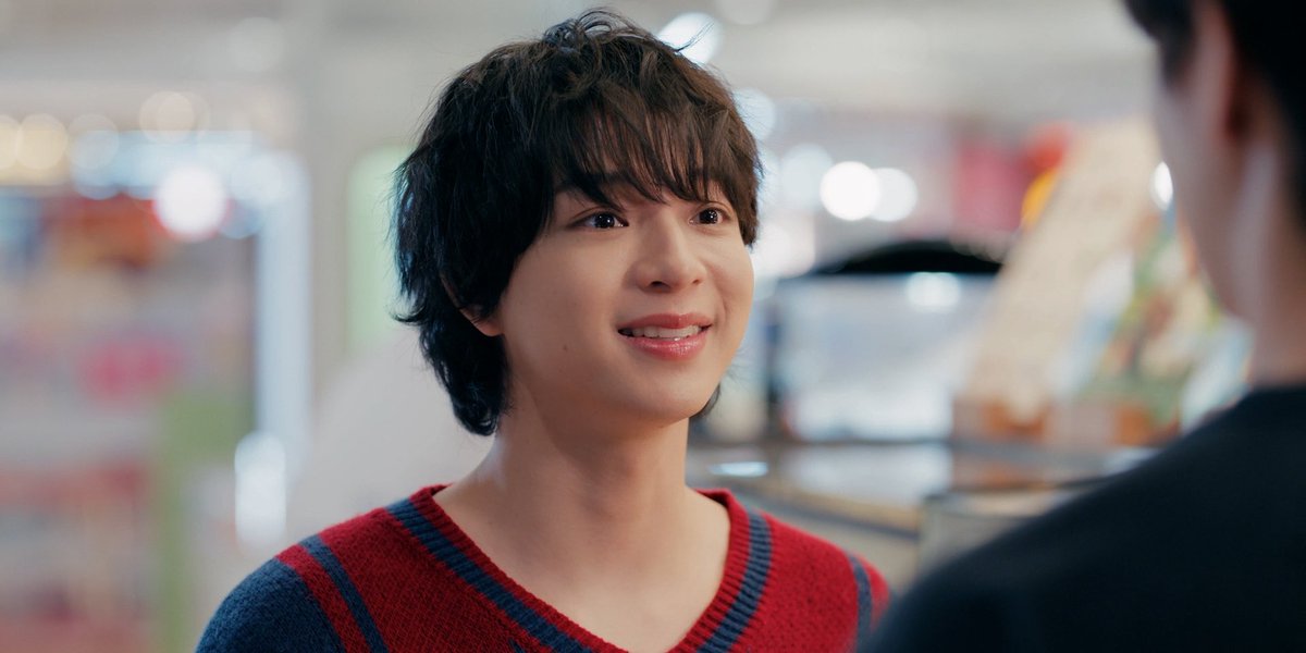 fourteenchannel's tweet photo. "แม็กกี้-บาส" พาความสัมพันธ์สู่จุดเปลี่ยน! ลุ้น "ธีร์" ยอมรับหัวใจตัวเอง ใน WeTV Original "ซอโซ่ล่ามธีร์Be My Player Two" EP.4

ยิ่งออกอากาศ เรื่องราวก็ยิ่งเข้มข้น สำหรับ WeTV Original "ซอโซ่ล่ามธีร์ Be My Player Two" ที่พาผู้ชมร่วมลุ้นทุกพัฒนาการของความสัมพันธ์ระหว่าง "ธีร์-โซ่" ซึ่งรับบทโดย แม็กกี้ รชต และ บาส หัสณัฐ พร้อมเติมสีสันด้วยแก๊ง "ขี้ซุยบราเธอร์ส" จนกลายเป็นหนึ่งในซีรีส์ที่ได้รับความนิยมและถูกพูดถึงอย่างต่อเนื่อง ความแรงของซีรีส์ยังสะท้อนผ่านกระแสตอบรับบนโลกออนไลน์ โดยสามารถครองอันดับ 1 ซีรีส์ไทยบนแอป WeTV ในประเทศไทยต่อเนื่องเป็นสัปดาห์ที่3 พร้อมติดอันดับต้น ๆ บน WeTV HOT ในหลายพื้นที่ทั่วโลก ขณะที่ #ซอโซ่ล่ามธีร์EP3 และ Keyword: BE MY PLAYER TWO EP3 ก็พุ่งขึ้นเทรนด์อันดับ 1 และ 2 ในประเทศไทย รวมถึงติดเทรนด์ในอีกหลายพื้นที่ทั่วโลก ตอกย้ำความสำเร็จของซีรีส์ที่ยังคงครองใจผู้ชม และยิ่งเพิ่มความคาดหวังต่อเรื่องราวใน EP.4 ที่กำลังจะเข้มข้นขึ้นอีกขั้น
 
สำหรับเรื่องราวใน EP.4 หลังคำบอกรักสุดจริงใจของ โซ่ (รับบทโดย บาส หัสณัฐ) ทำให้หัวใจของ ธีร์ (รับบทโดย แม็กกี้ รชต) เริ่มหวั่นไหว แต่เขากลับพยายามปฏิเสธความรู้สึกของตัวเอง เพราะกลัวว่าหากก้าวข้ามความสัมพันธ์ในฐานะพี่น้อง ทุกอย่างจะเปลี่ยนไป ขณะเดียวกัน โซ่กลับพ่ายแพ้การดวลเกมให้กับ แพรว (รับบทโดย มีน วิชญาพร) จนต้องรับบทลงโทษด้วยการแกล้งเป็น "แฟนปลอม" ของเธอ แต่ยิ่งทั้งคู่ใช้เวลาร่วมกัน ก็ยิ่งดูเข้าขากันเกินคาด จนทำให้ธีร์เริ่มรู้สึกหวั่นไหว และไม่อาจเมินเฉยต่อความรู้สึกที่ซ่อนอยู่ในใจได้อีกต่อไป แล้วครั้งนี้ธีร์จะตัดสินใจอย่างไร ต้องติดตามรับชม
 
ติดตามรับชมซีรีส์ WeTV Original “ซอโซ่ล่ามธีร์ Be My Player Two” EP.4 วันพฤหัสบดีที่ 6 สิงหาคม 2569 เวลา 20.00 น. รับชมเวอร์ชัน UNCUT ได้ที่ WeTV ที่เดียวเท่านั้น
 
พิเศษ! สำหรับผู้ใช้งาน True และ dtac 5G ห้ามพลาดแพ็กเกจ RoV Extreme แพ็กเกจสุดคุ้มที่เอาใจทั้งแฟนซีรีส์และเหล่าเกมเมอร์ รับอินเทอร์เน็ตความเร็วสูงเต็มสปีดนาน 30 วัน พร้อมรับฟรีโค้ดสกิน Ultimate ใช้งานนาน 14 วัน และสิทธิ์รับชม WeTV Original “ซอโซ่ล่ามธีร์ Be My Player Two” รวมถึงคอนเทนต์ความบันเทิงคุณภาพจาก WeTV ฟรีนาน 7 วัน ในราคาเพียง 99 บาท กดสมัครได้ที่ 9007765# ตั้งแต่วันนี้ถึง 31 ธันวาคม 2569
 
สัมผัสประสบการณ์ความบันเทิงจาก WeTV แพลตฟอร์มวิดีโอสตรีมมิงที่รวมสุดยอดความบันเทิงคุณภาพแห่งเอเชีย รับชมได้อย่างต่อเนื่องแบบไม่มีโฆษณาคั่น เพียงอัปเกรดเป็น WeTV VIP วันนี้ รับสิทธิพิเศษในการเข้าร่วมกิจกรรมเอ็กซ์คลูซีฟและสิทธิประโยชน์อีกมากมาย เริ่มต้นเพียงเดือนละ 129 บาท สมัครครั้งแรกเพียง 49 บาท เท่านั้น!
 
ติดตามข่าวสารและความเคลื่อนไหวล่าสุดจาก WeTV Thailand ทาง
Facebook:https://t.co/5rt31TisS7
Instagram:https://t.co/QvG5drYIIK
X: https://t.co/cGdaJcoA0z
YouTube:https://t.co/Cszz6FFujg
TikTok: https://t.co/fHJoOGvvdK
 
#ซอโซ่ล่ามธีร์ #BeMyPlayerTwo #WeTVth #WeTVOriginal #studiowabisabi