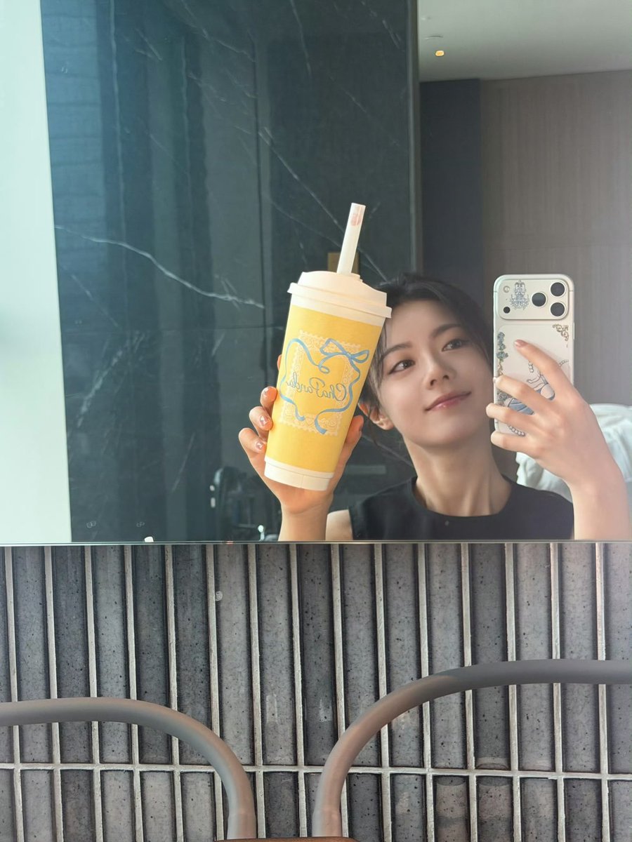 JNbee530's tweet photo. Aku tuh orangnya curigaan loh...(Hint) 😏
 
#ZhaoJinmai https://t.co/uO4Ha1Qiiv