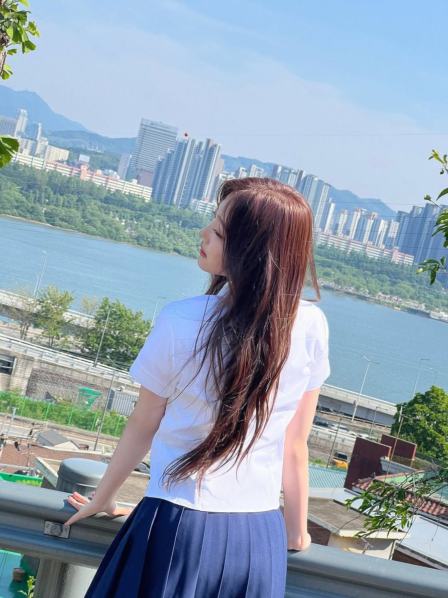 kixstella's tweet photo. no? it just another break time from our busy schedules. does it sounds fun? taking pictures while the sun says hi and natures keep giving you their pretty view. now watch tellnyang posing!  #behind the scene. 🌷💭 https://t.co/QFhBxAr7UF