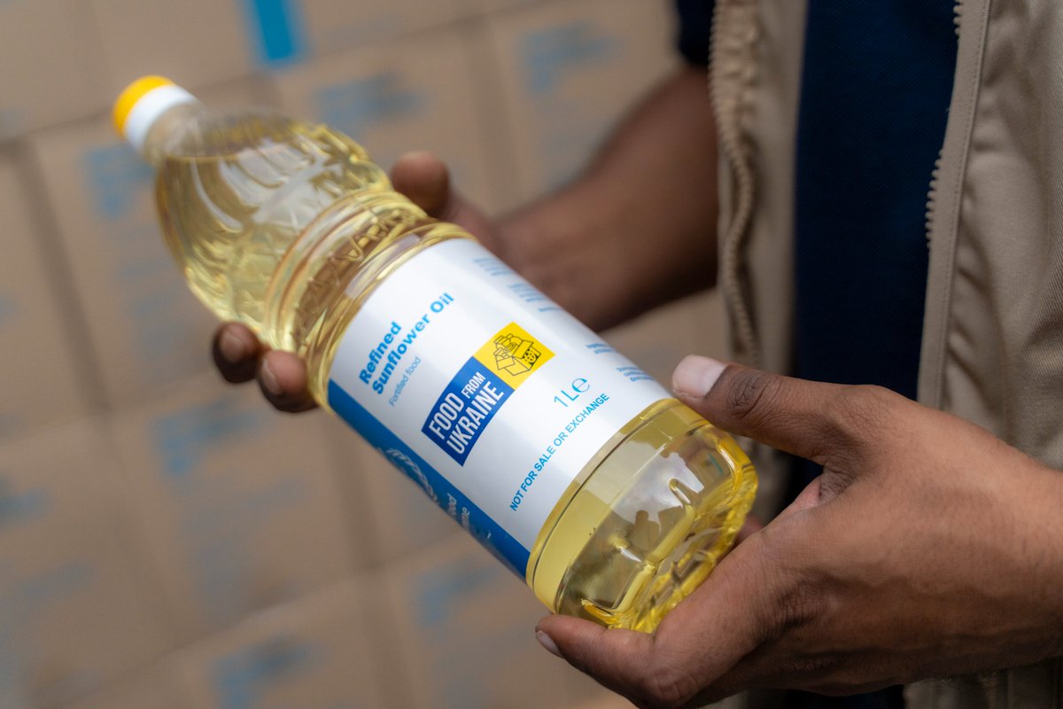 WFP_Bangladesh's tweet photo. Over 400 MT of sunflower oil has arrived at Chattogram Port for the Rohingya response. 🇫🇷 Funded by @FRauBangladesh through the #FoodFromUkraine initiative, it will soon reach Rohingya families via WFP. WFP thanks France, Ukraine, and all supporters of the initiative. https://t.co/g56FGVXwqK