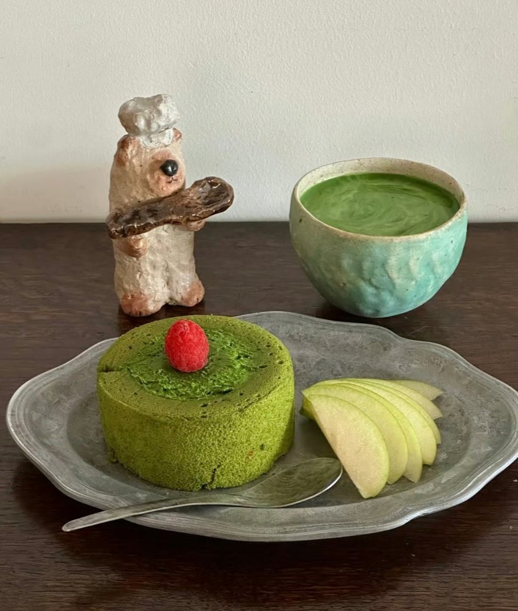 HectorJ96801873's tweet photo. Nothing beats a warm matcha scone with a dollop of cream on a rainy Tuesday evening—comfort in every crumb https://t.co/uSVc2bqlKj