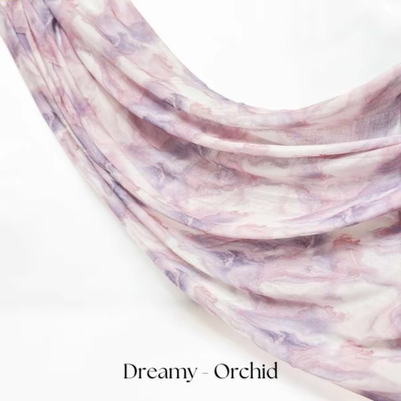 cancjune's tweet photo. wts pashmina viscose motif 
- hessa qaya 180k 
- fabeeya dreamy orchid 75k 
dua duanya baru sekali dipke masih good condi https://t.co/2iR0vmB1FN