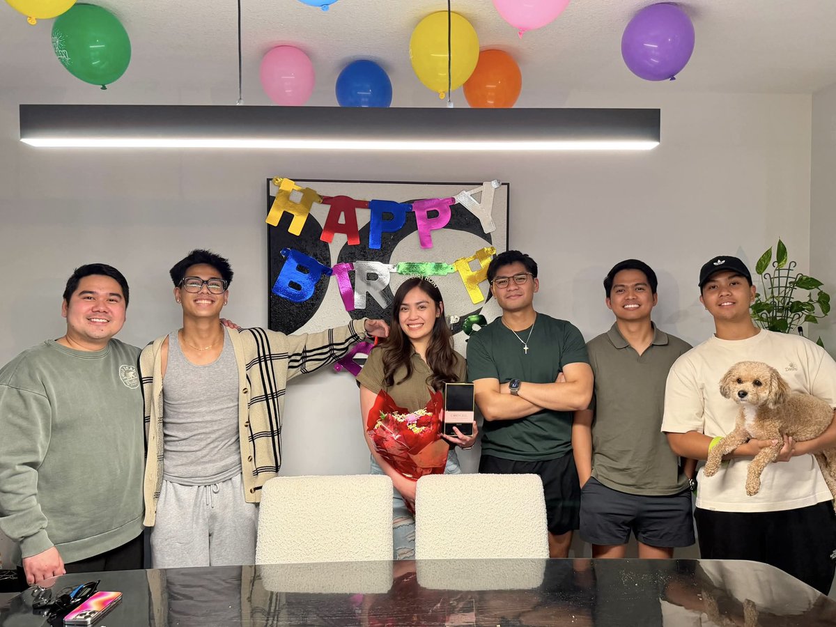 nkkhnnb's tweet photo. 𝐹𝑜𝓇𝑒𝓋𝑒𝓇 𝑔𝓇𝒶𝓉𝑒𝒻𝓊𝓁 𝒻𝑜𝓇 𝓉𝒽𝒾𝓈 𝒷𝑒𝒶𝓊𝓉𝒾𝒻𝓊𝓁 𝒻𝒶𝓂𝒾𝓁𝓎 𝒢𝑜𝒹 𝒽𝒶𝓈 𝒷𝓁𝑒𝓈𝓈𝑒𝒹 𝓂𝑒 𝓌𝒾𝓉𝒽. ♡ 

Celebrating an advance birthday with my AGxLG family. Thank you all for the surprise! Love you all! https://t.co/h8FIhb2nSi