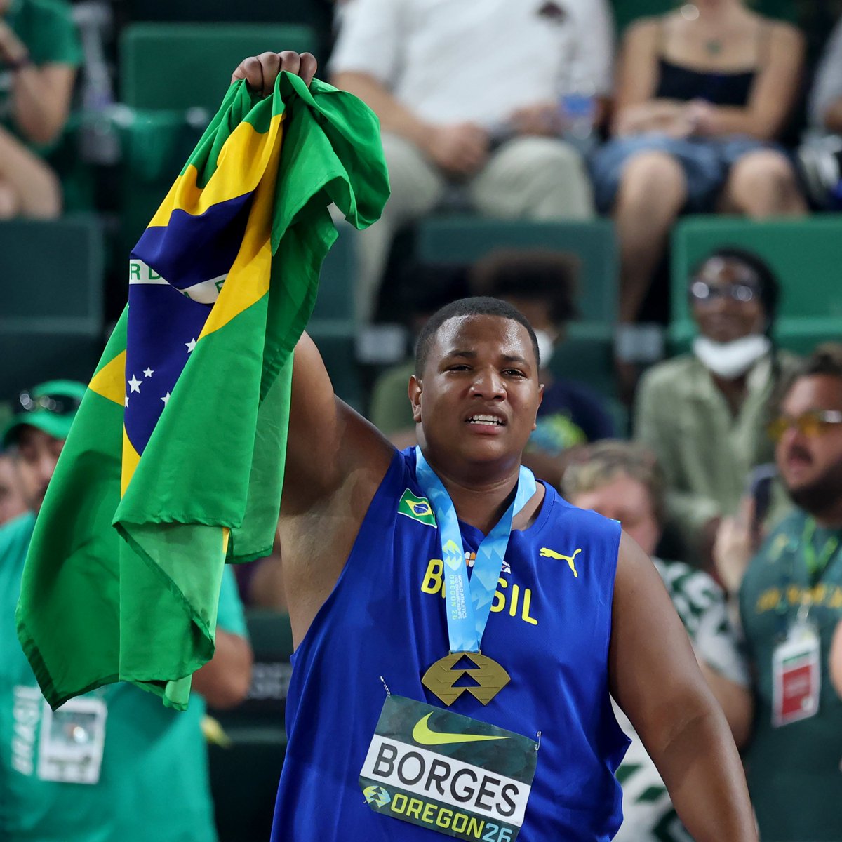 WorldAthletics's tweet photo. ALESSANDROOOO 🥹

🇧🇷’s Alessandro Borges wins both the men’s shot put with a PB of 20.35m and the most emotional celebration of the night ❤️

🥈 Si-hoon Park 🇰🇷 20.31m
🥉 Jaco Van Dyk 🇿🇦 19.80m

#WorldAthleticsU20 https://t.co/4eU9uJPvZE