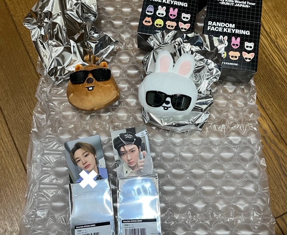 napagihs's tweet photo. スキズ straykids RUN IT japan ワルツ 交換
グッズ アクスタ アクキー 1万円特典トレカ
ランダムアクリルチャーム フェイスキーリング

譲：リノ ハン

求：特典フィリックス
　　ほか、フィリックス＞アイエン

ご交換可能な方お声がけください🙇 https://t.co/7FBBNhjbJh