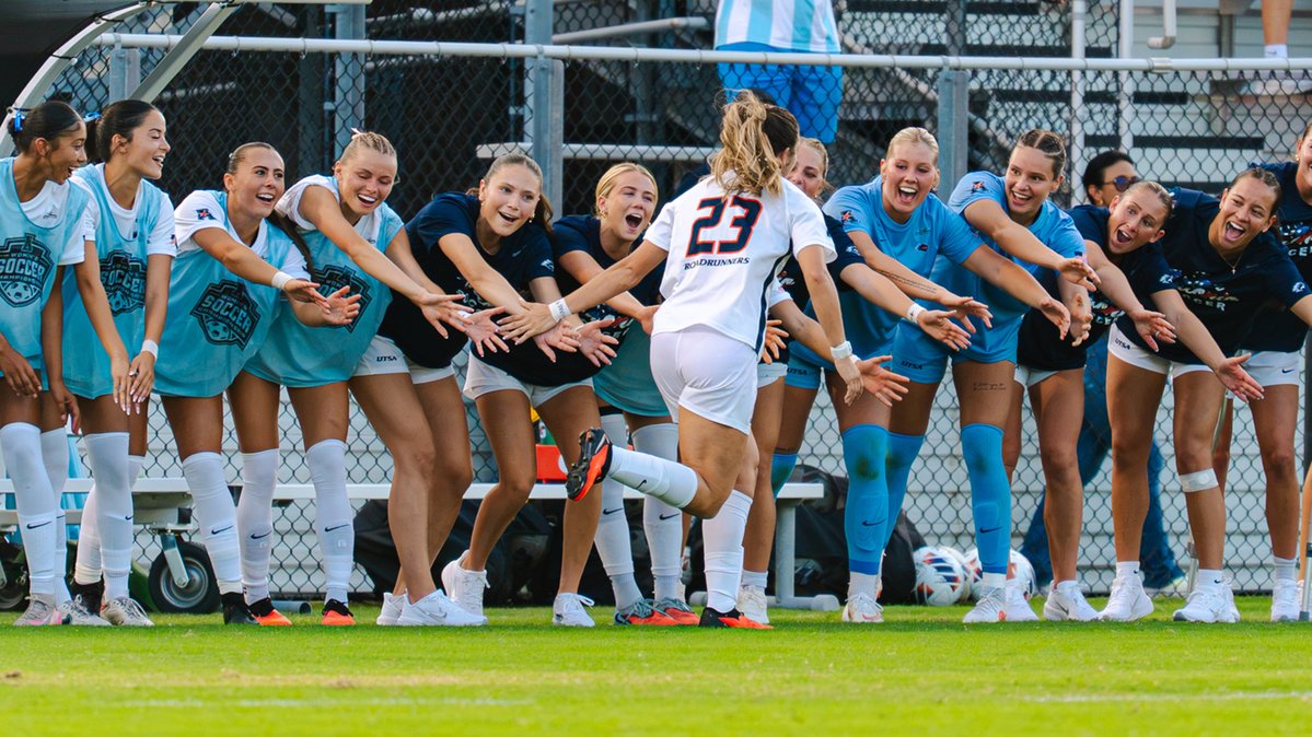 UTSAWSOC's tweet photo. Roadrunners and Longhorns battle in exhibition opener

📰 https://t.co/eHZlB9k0fv

#BirdsUp🤙 | #UTSADNA | #LetsGo210 | #OLM https://t.co/cLPNuR8JJQ
