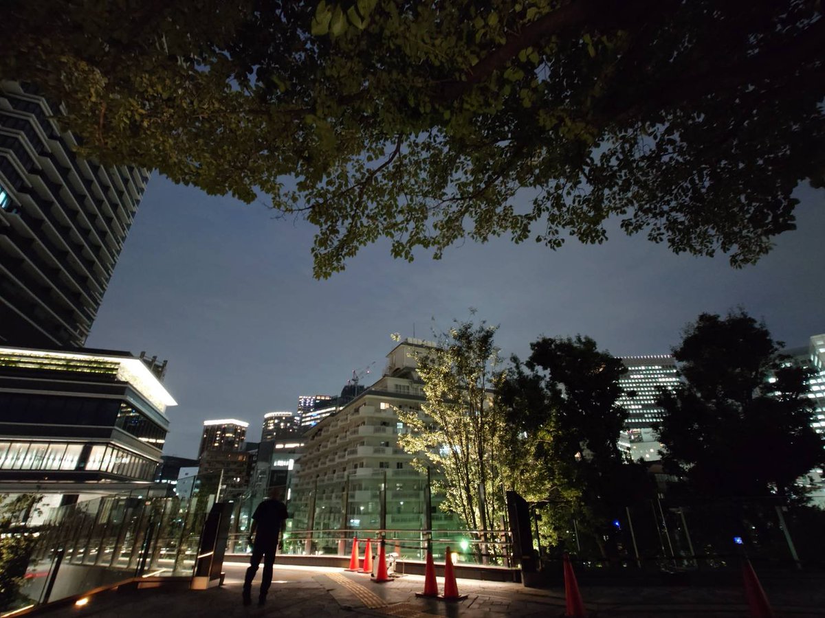 Hoopplanet's tweet photo. 引っ越して来た環境、夜の散策と散歩！ https://t.co/BhqFRnQZCK
