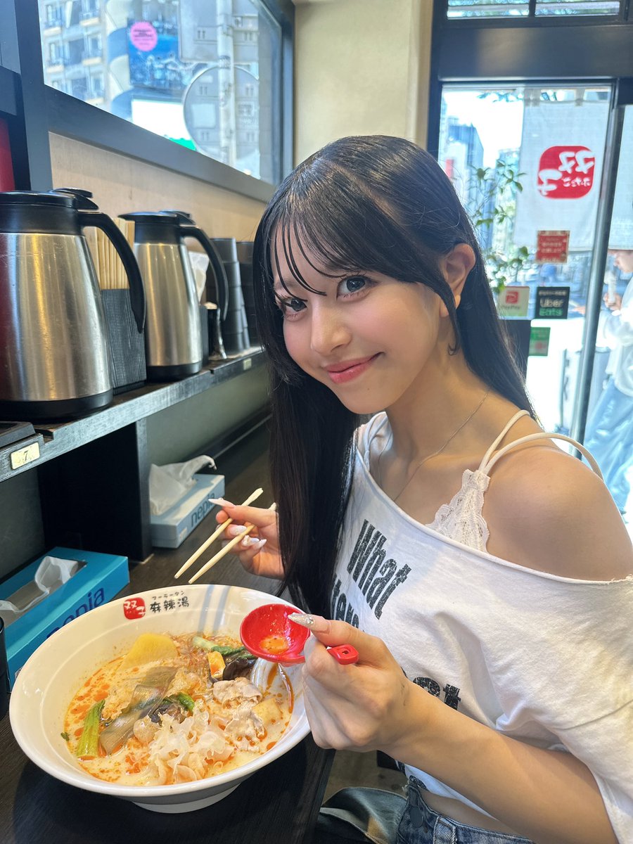 Amiryuami's tweet photo. はろあみ🩷ྀི

みんなお昼はなにたべたの~~??

この前はんなと麻辣湯食べに行った時の写真📸
ハマりすぎて毎日でも飽きなさそう🤭
好きな具材あったら教えて~~~!!!
あみはブンモジャと白きくらげと山くらげ!! https://t.co/KLgIg4iPa1