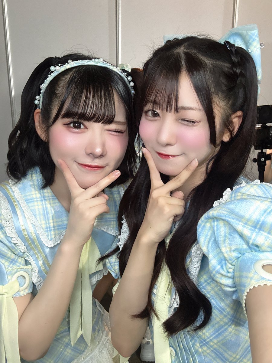 oshida_mitsuki's tweet photo. お誕生日おめでとうʕ•ᴥ•ʔ♡
あおちゃんが美味しいご飯を沢山食べてるのを見てるだけで幸せな気持ちになれるの😭💓💓
私ともぜひオムライス食べに行ってねえ😻

タイでおそろいハーフツインした日📷💖
かわいい！あおさんのツイン𝑳‌𝑶‌𝑽‌𝑬＿＿ https://t.co/5hwhUfgyyi