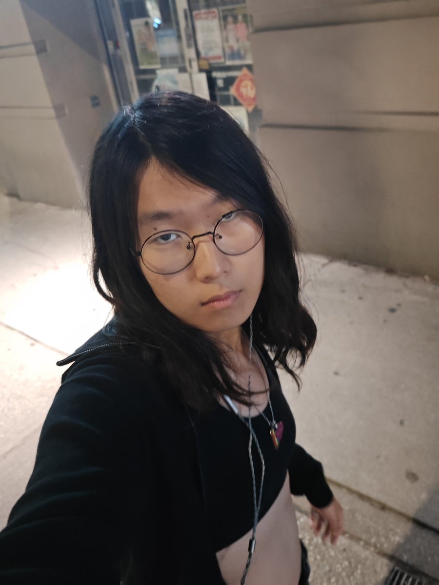 vaImoder's tweet photo. i need to learn to smile in photos. every single photo i look sooo unamused and my friends say so. also i look terrible from above

exhibit a https://t.co/3jHHItKkPi