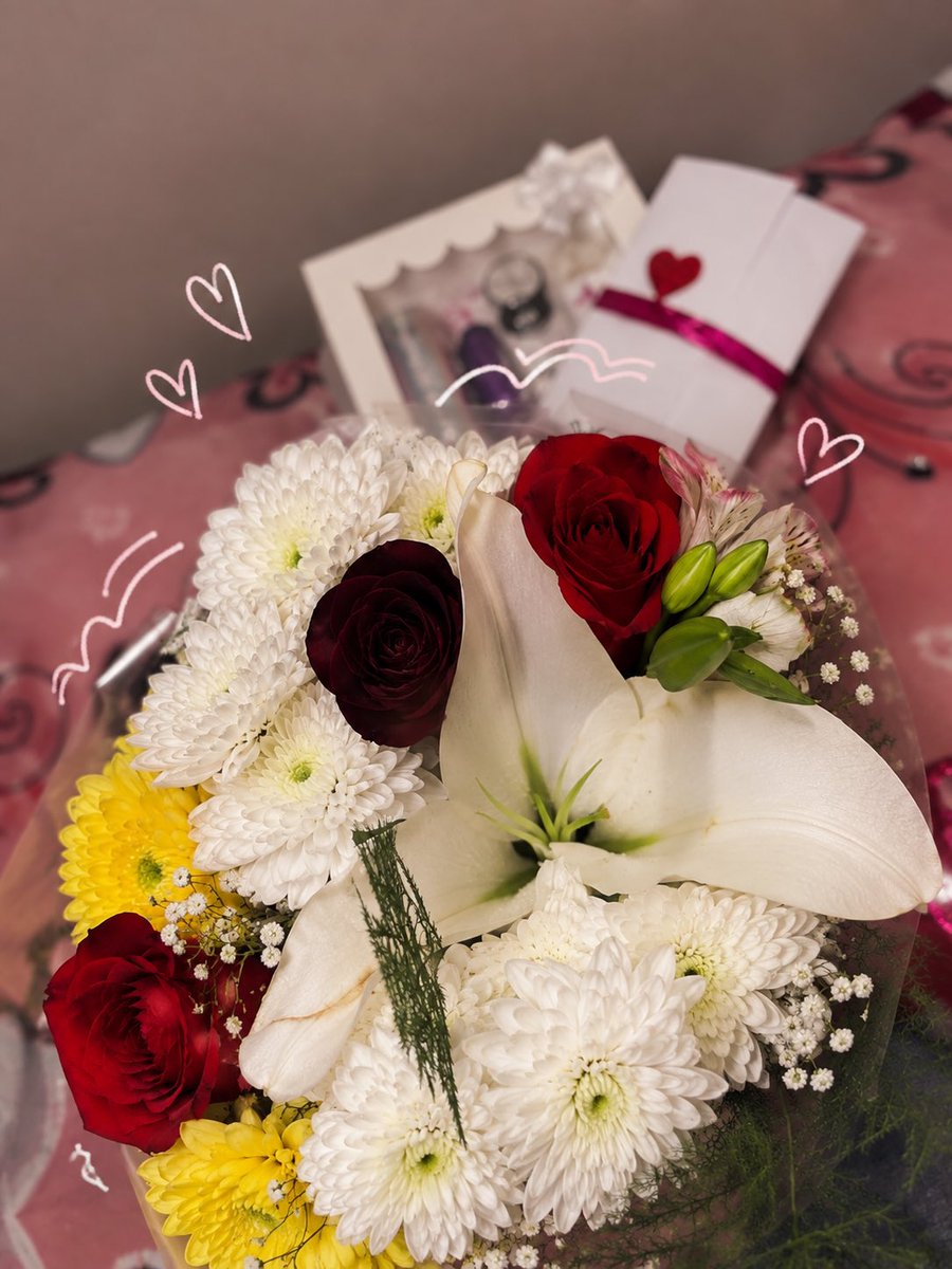 FlorEsccn's tweet photo. -Mi compartido en TikTok el año pasado..
-Hoy con el novio más lindo, detallista, amoroso, familiero y todo lo demás que dice el tiktok.
Lo manifesté y hoy soy la más feliz a su lado😍🥺♥️ https://t.co/v5hH8cd5El