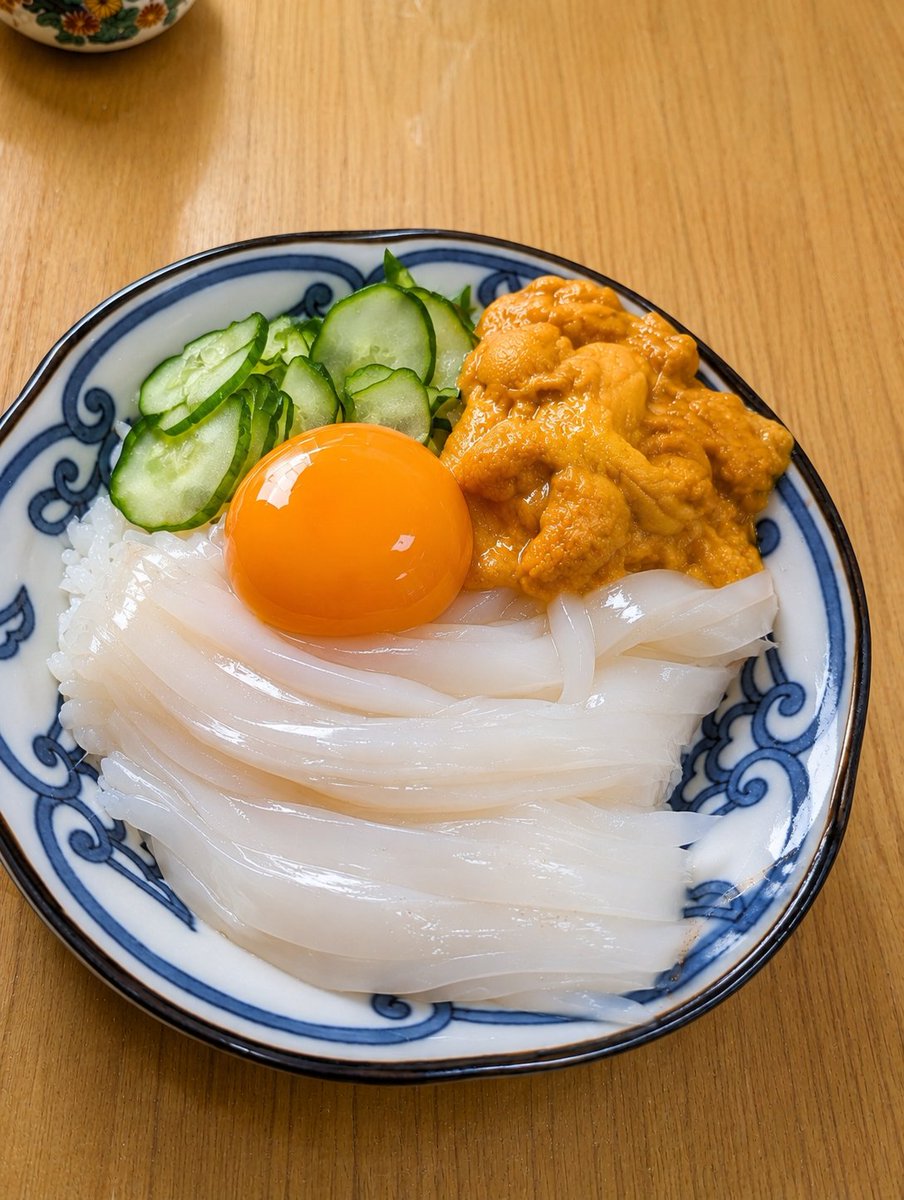 Usurazuki's tweet photo. 子スルメとウニを大量に貰ったので、今日のお昼は海鮮丼！！！！ドンッッ‼️
夏の旬な魚介がそろそろ入り始めるのでたのしみ！ https://t.co/6ZWkIooz4v