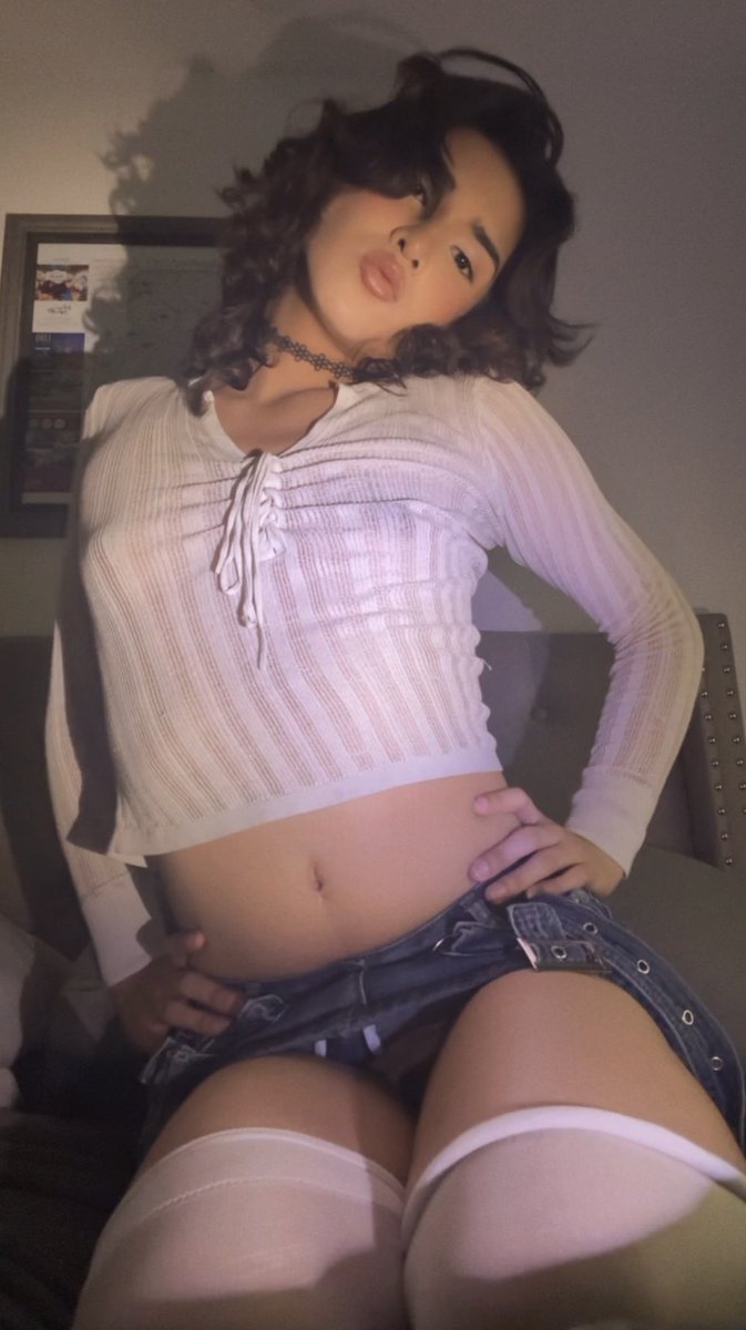 LanaTheProblem's tweet photo. Would you date me even if I’m trans ? 😋 #trans #mtf #nsfw https://t.co/G0WHgRB3n4