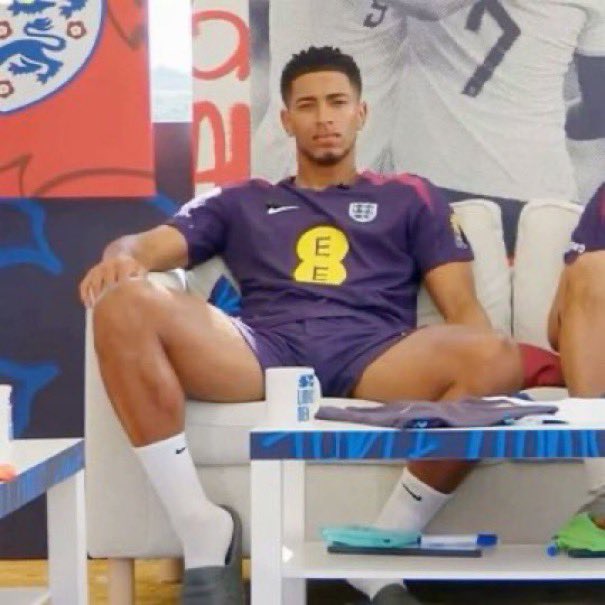 Gents4k's tweet photo. King of manspreading https://t.co/Nj96b0bdJS