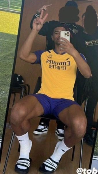 Gents4k's tweet photo. King of manspreading https://t.co/Nj96b0bdJS