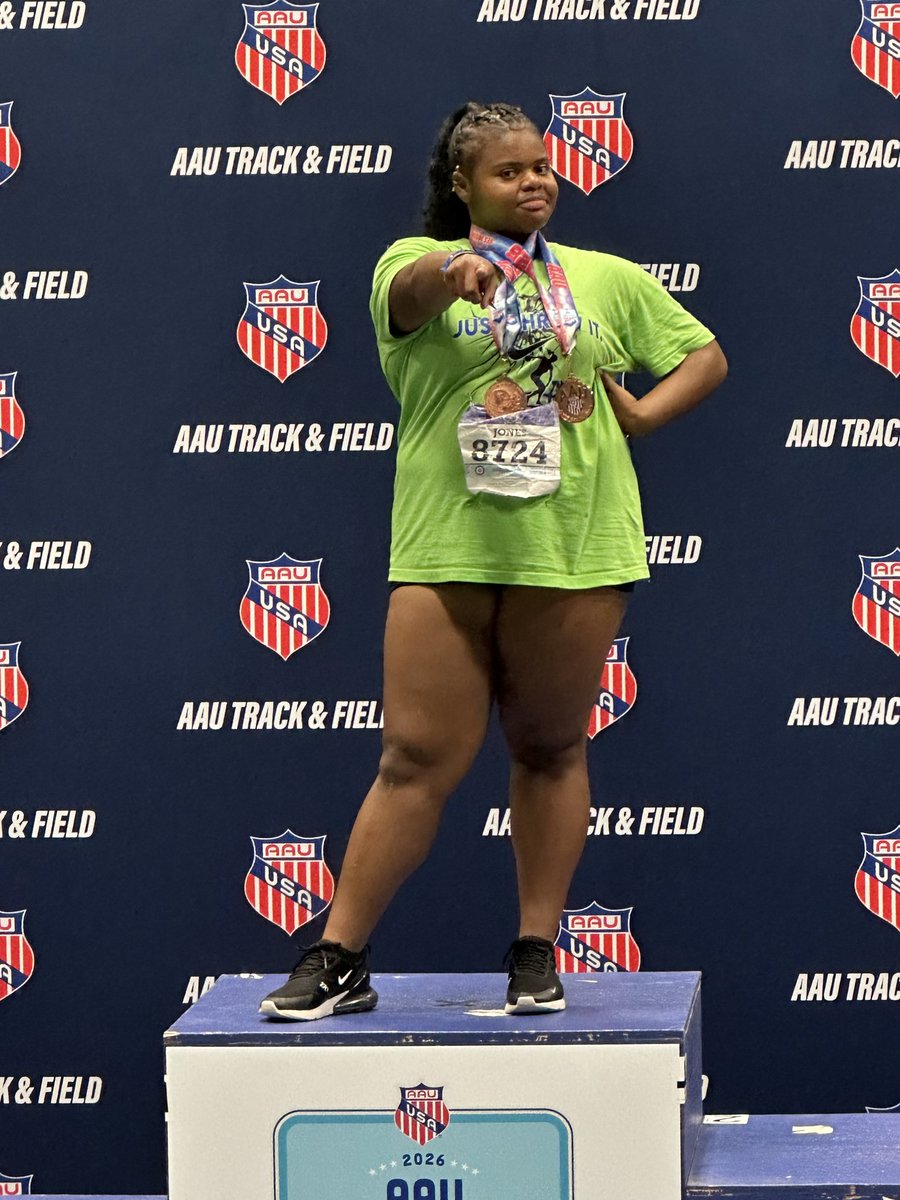 mhhstrack's tweet photo. Congratulations to our very own Kendall Jones, who wrapped up her summer at the AAU Junior Olympics! Where she took placed 4th in Shot Put and 8th in Discus!
#DASH #JagSpeed #GD2BAJ
@MISD_Athletics https://t.co/vHxGVORyjn
