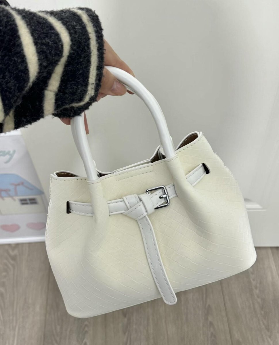 hyiaov's tweet photo. Rich vintage charm A classic piece that ages gracefully Brings a unique personality to your look https://t.co/QEwdUnK3Id