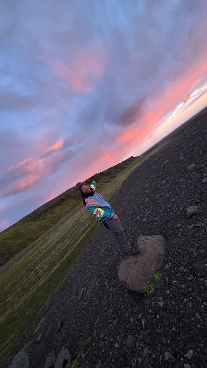 Otherguy187's tweet photo. #Iceland
#eclipse 
#fireandice https://t.co/bb1S5Pg6eB
