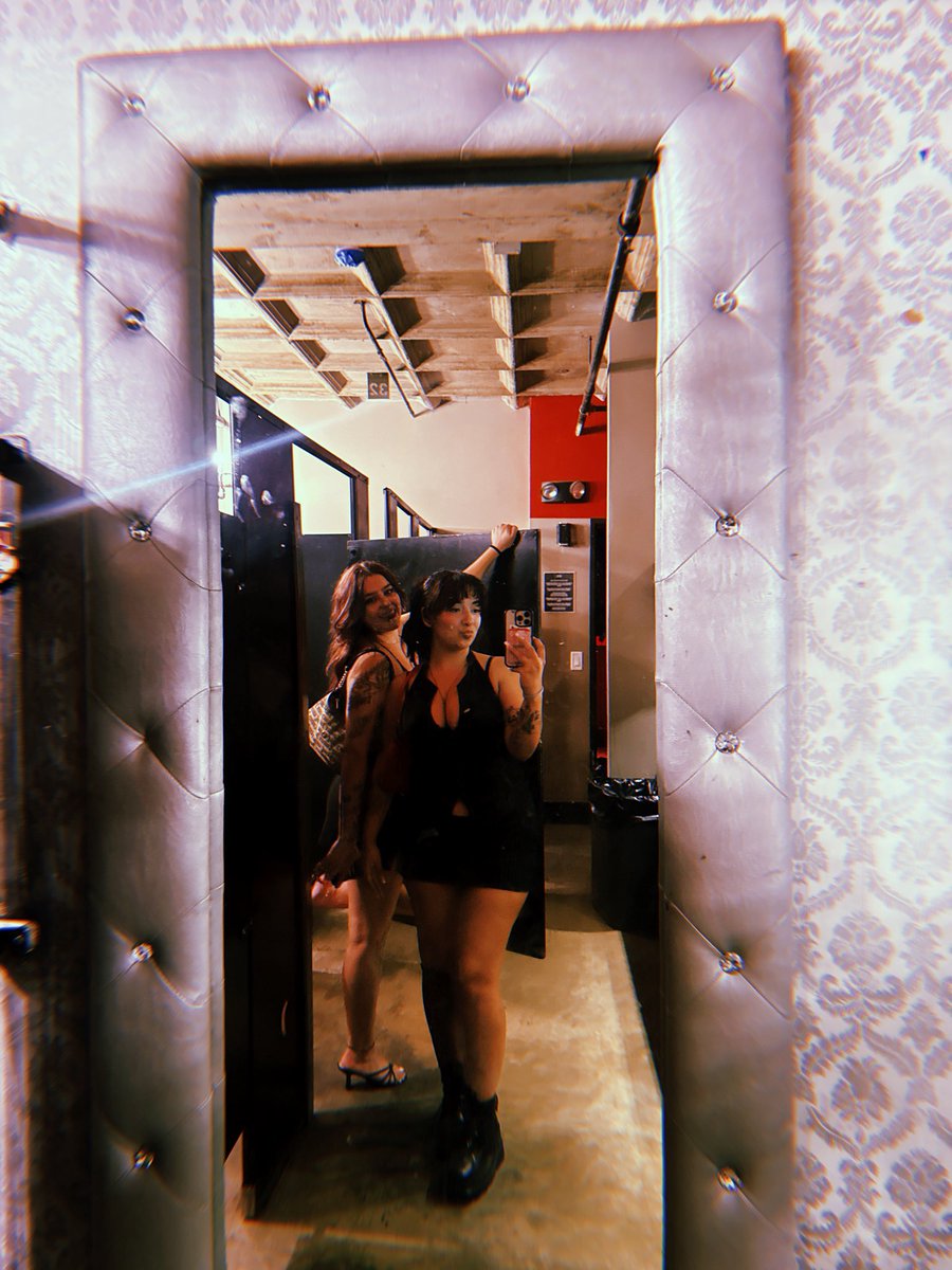 sophiamo0047's tweet photo. Do we look like sisters? Who needs a meet with us ? @babygirl_JJ02 https://t.co/RTLYQmuyOS