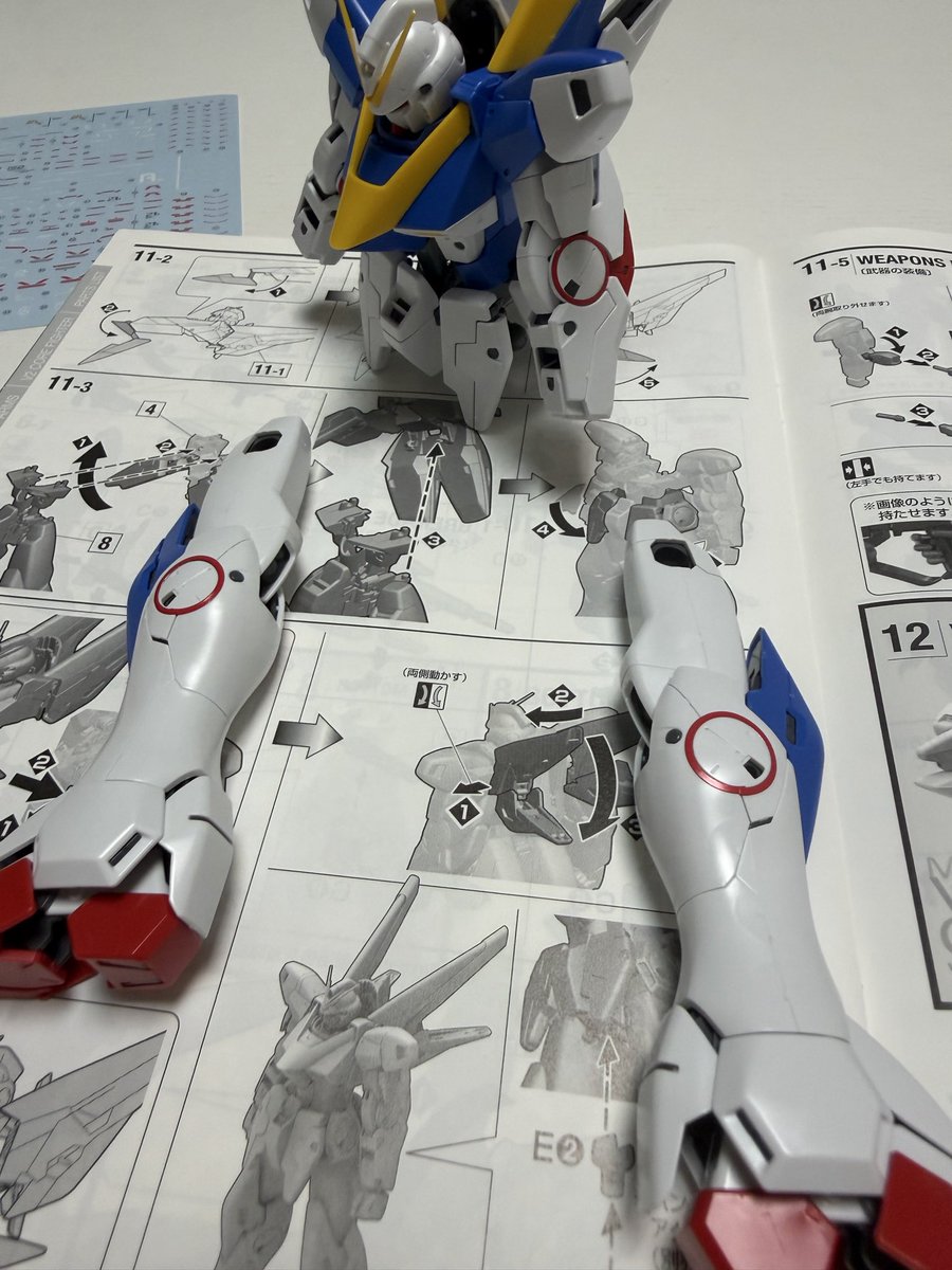 pito_ch's tweet photo. ①ここめっちゃ難しかった💦
②なんとか上半身ドッキング成功
足はデカールしてから
③デカールはこの飾り方をするので見える所だけの予定 https://t.co/OB5ZmToYxu