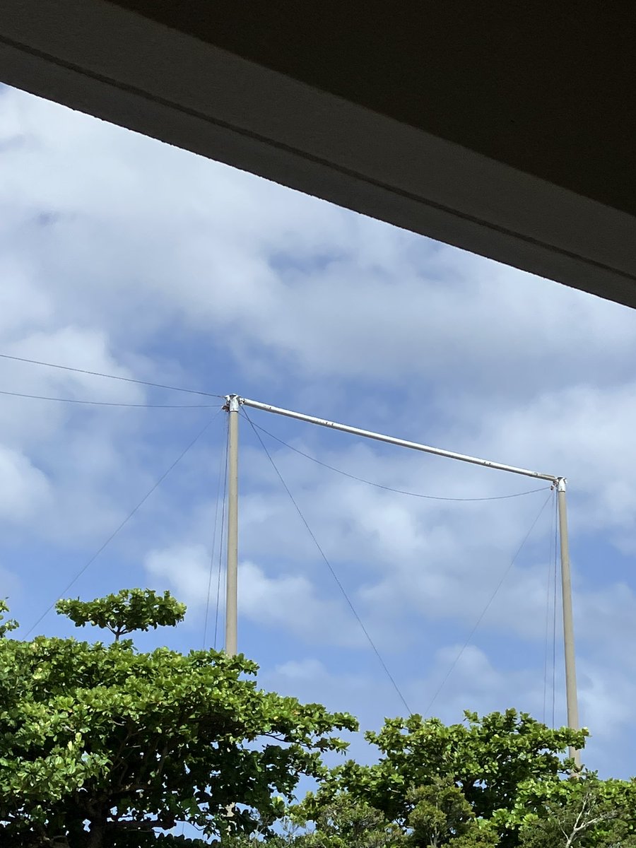 chatan_daikichi's tweet photo. おはようございます 
大吉北谷店です✨ 

現在の気温は31℃☀️

朝からすでに風が強くなって来てます😱
台風対策はお済みでしょうか？
運転される方お気を付け下さい
本日もよろしくお願いします🤗
#企業相互フォロー 
#企業公式冬のフォロー祭り 
#いいね 
#沖縄 
#北谷 
#買取 
#リサイクルショップ https://t.co/6jxQLmCz7e