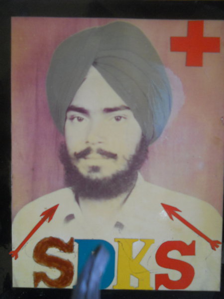 ensaaf's tweet photo. On Aug 5, 1992, Punjab Police &amp; Border Security Force from Dera Baba Nanak and Kotli Surat Malhi unlawfully killed Kulwinder Singh (25). Security officials did not return Kulwinder Singh's body to his family. Punjab, India, End Impunity Visit https://t.co/9mSXMTLRpS https://t.co/2jtJglU5iZ