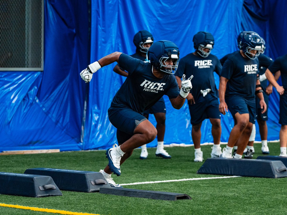 RiceFootball's tweet photo. Day ☝️

#WE | #ReptheR https://t.co/HrTtTRVjvw