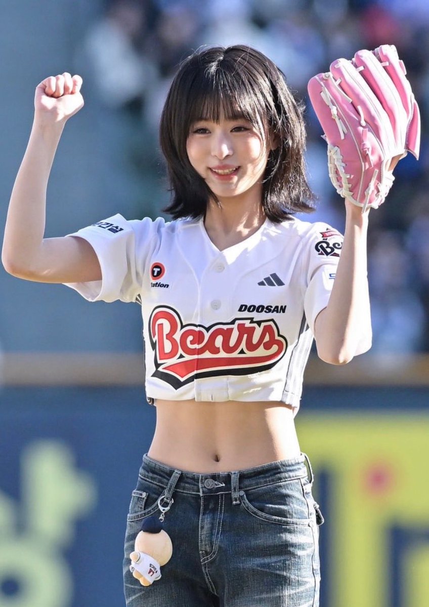 akanuke_chishik's tweet photo. え？待って…BABY MONSTERアヒョンがやってる腹筋したら2週間でクビレできた…K-POPアイドルがスタイルいいの分かったわ。 https://t.co/TCi6tTpSDP
