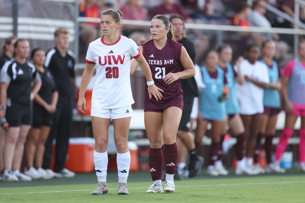 UIWWomensSoccer's tweet photo. Great to be back on the pitch!

#TheWord | #TakeFlight https://t.co/XdlddZaRnK